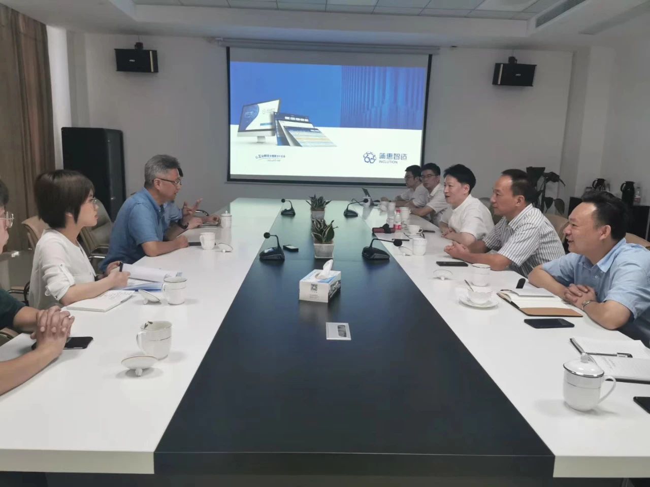浙江大学吴晓波教授研究团队莅临调研.jpg
