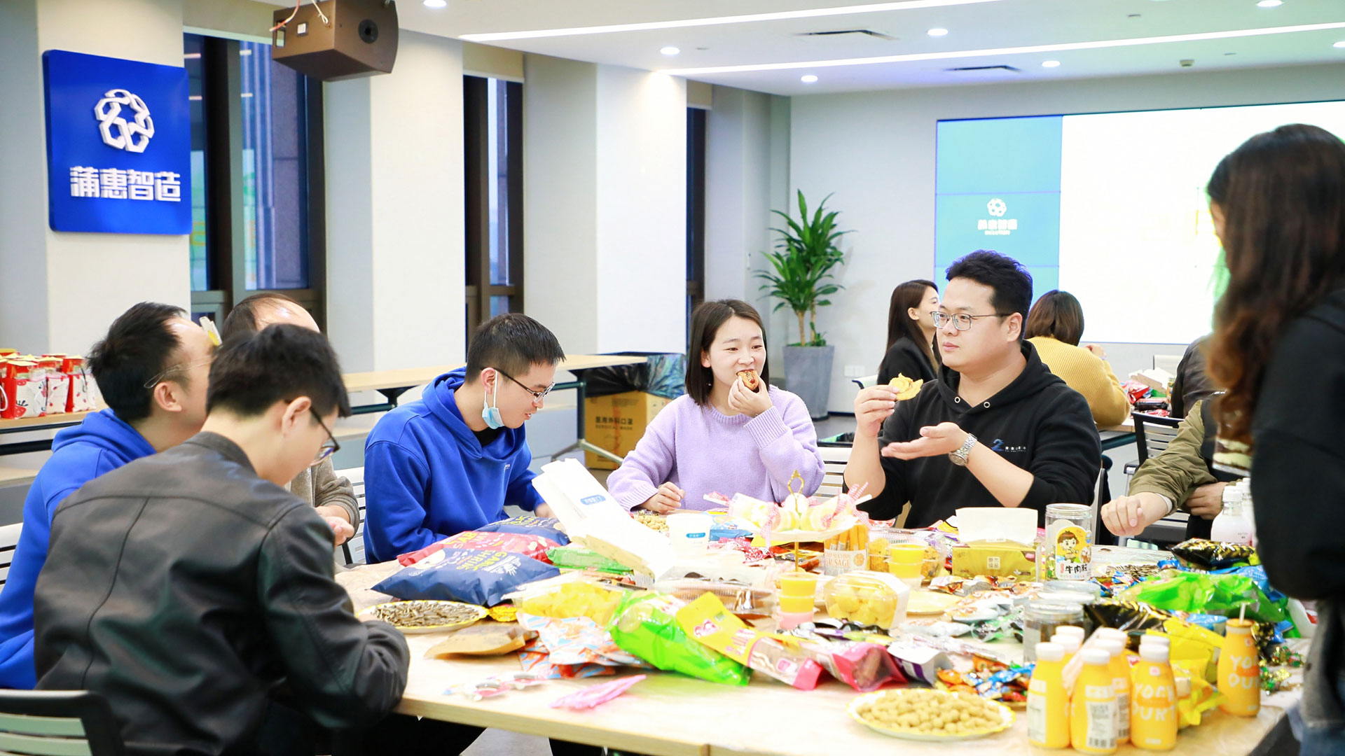 2022年2-3月生日会留影14.jpg