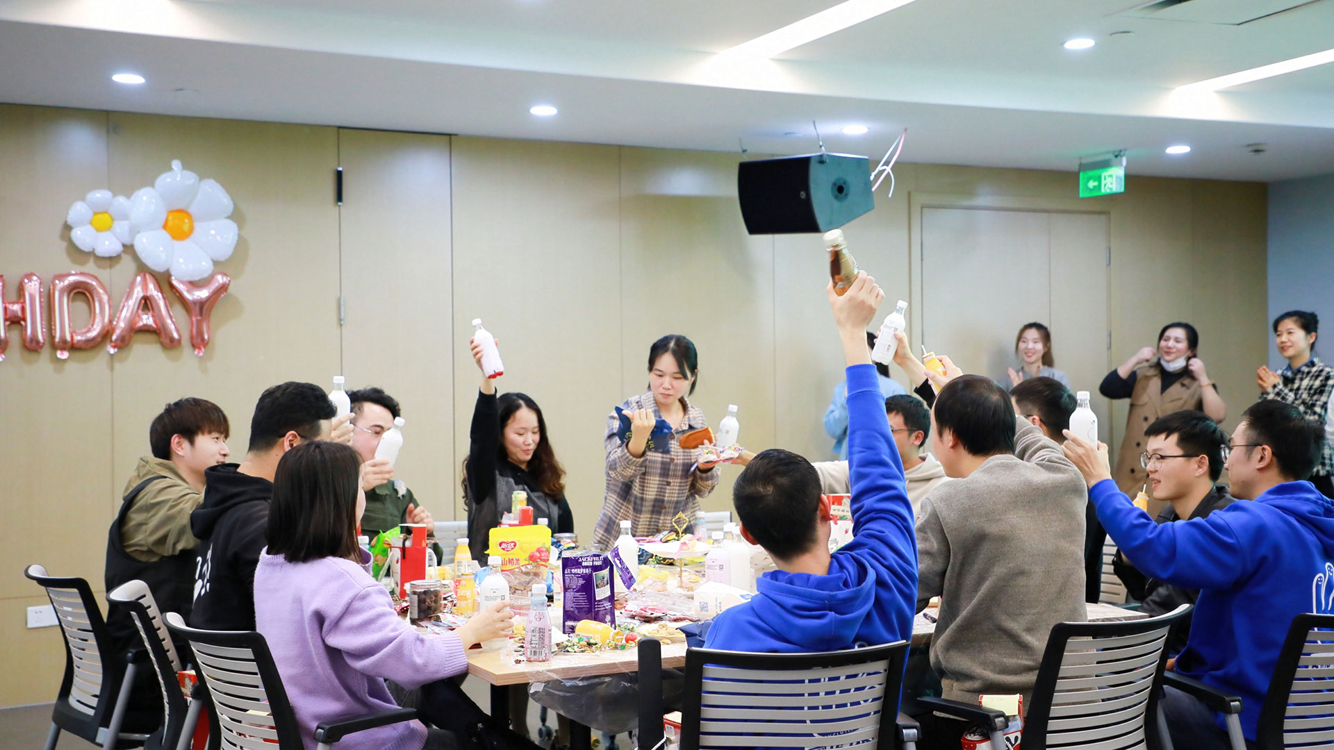 2022年2-3月生日会留影15.jpg